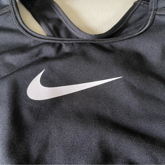 Nike women’s Sports Bra swoosh Size 1X black and white EUC - Picture 4 of 6